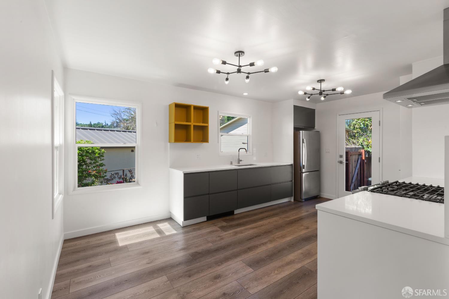 Detail Gallery Image 22 of 54 For 108 Inner Cir, Redwood City,  CA 94062 - 2 Beds | 1 Baths