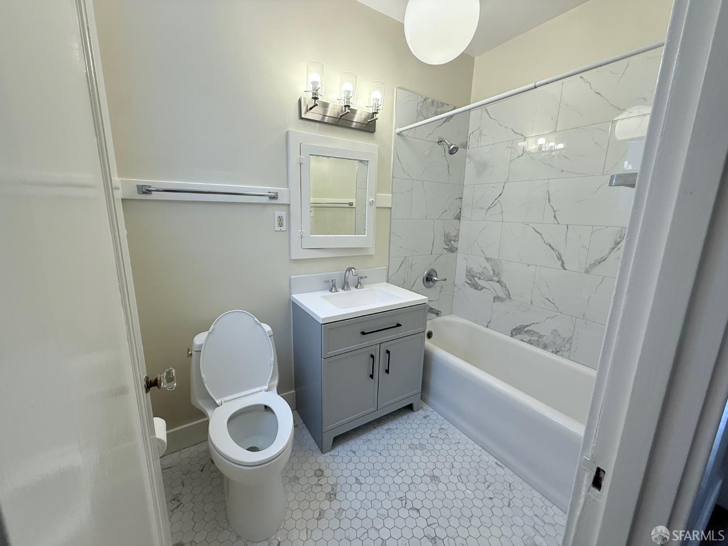 Detail Gallery Image 4 of 8 For 1418 8th Ave #4,  San Francisco,  CA 94122 - 1 Beds | 1 Baths