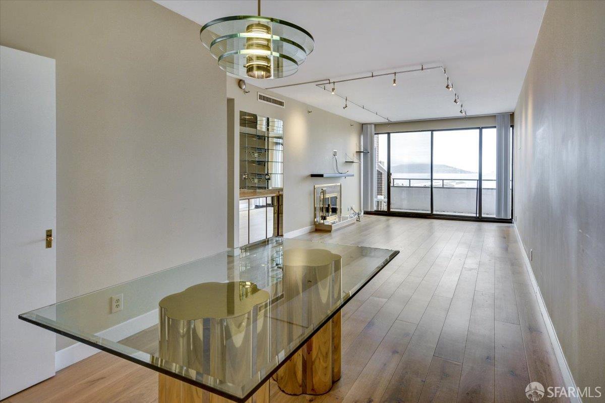 Detail Gallery Image 2 of 25 For 101 Lombard St 903w,  San Francisco,  CA 94111 - 2 Beds | 2 Baths