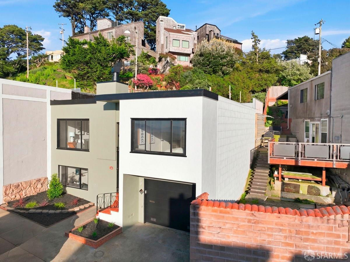 Detail Gallery Image 2 of 78 For 1998 14th Ave, San Francisco,  CA 94116 - 3 Beds | 3 Baths