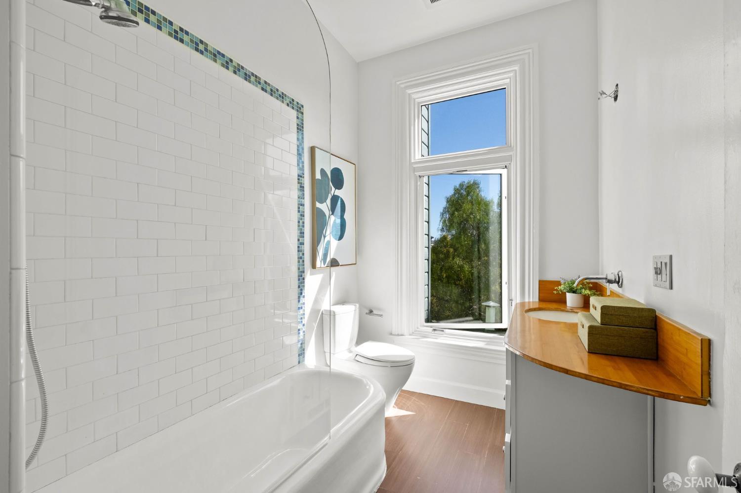 Detail Gallery Image 32 of 79 For 569 Capp St, San Francisco,  CA 94110 - 5 Beds | 3 Baths