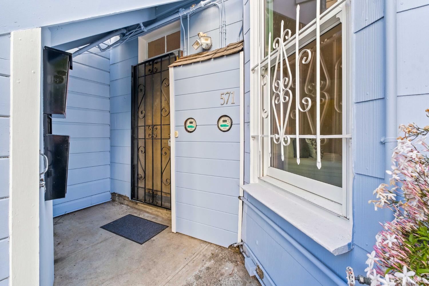 Detail Gallery Image 39 of 79 For 569 Capp St, San Francisco,  CA 94110 - 5 Beds | 3 Baths