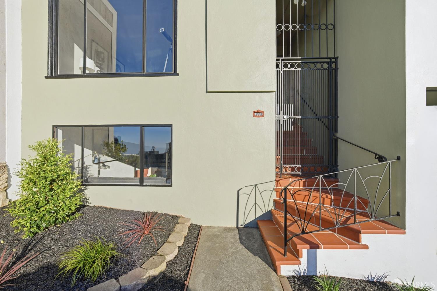 Detail Gallery Image 6 of 78 For 1998 14th Ave, San Francisco,  CA 94116 - 3 Beds | 3 Baths