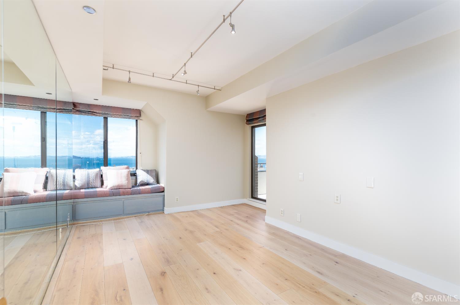 Detail Gallery Image 5 of 25 For 101 Lombard St 903w,  San Francisco,  CA 94111 - 2 Beds | 2 Baths