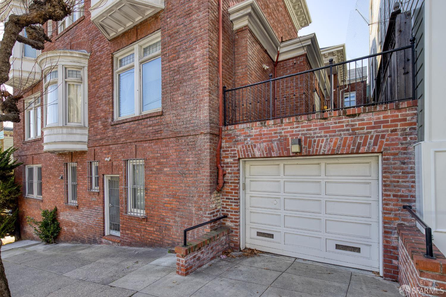 Detail Gallery Image 4 of 17 For 2100 Pine St, San Francisco,  CA 94115 - – Beds | – Baths