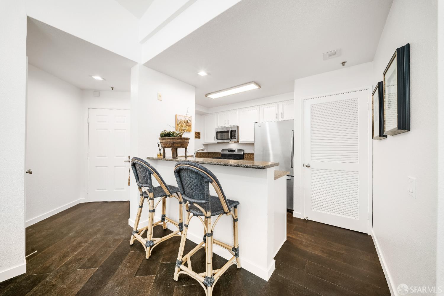 Detail Gallery Image 9 of 34 For 180 Caldecott Ln #314,  Oakland,  CA 94618 - 1 Beds | 1 Baths