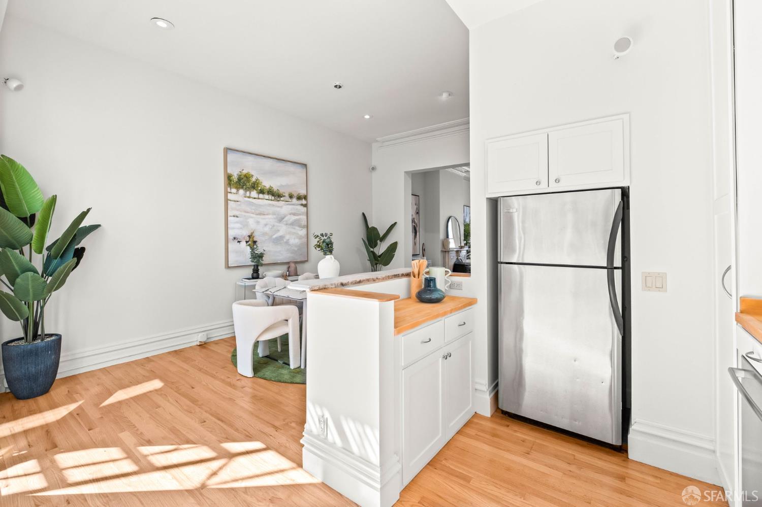 Detail Gallery Image 10 of 59 For 569 Capp St, San Francisco,  CA 94110 - – Beds | – Baths