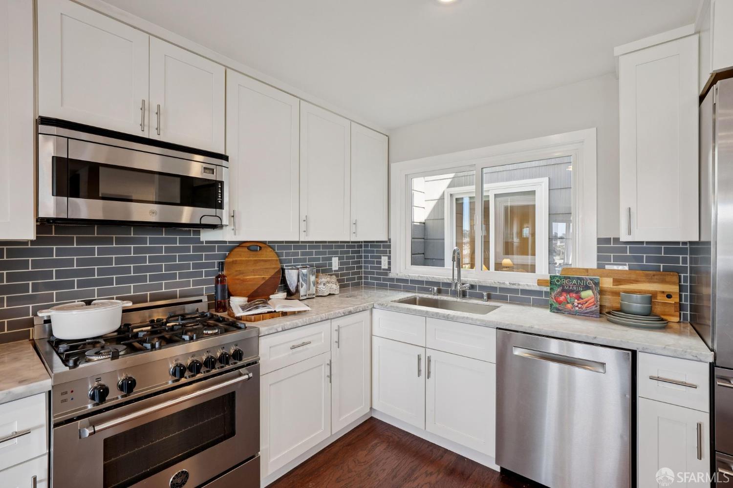 Detail Gallery Image 11 of 38 For 531 16th Ave, San Francisco,  CA 94118 - 4 Beds | 3 Baths