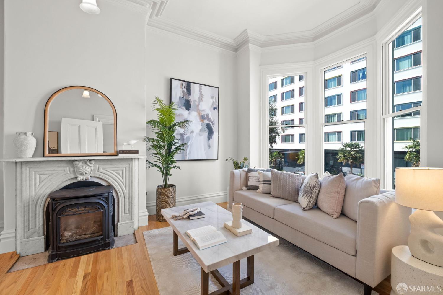 Detail Gallery Image 4 of 79 For 569 Capp St, San Francisco,  CA 94110 - 5 Beds | 3 Baths