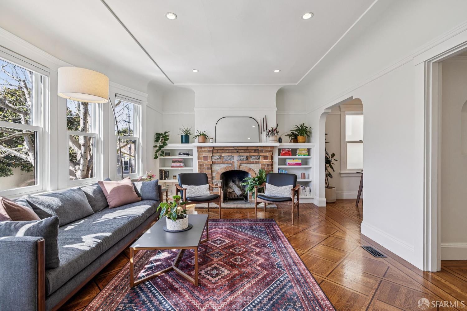 Detail Gallery Image 4 of 27 For 709 Eugenia Ave, San Francisco,  CA 94110 - 2 Beds | 1 Baths