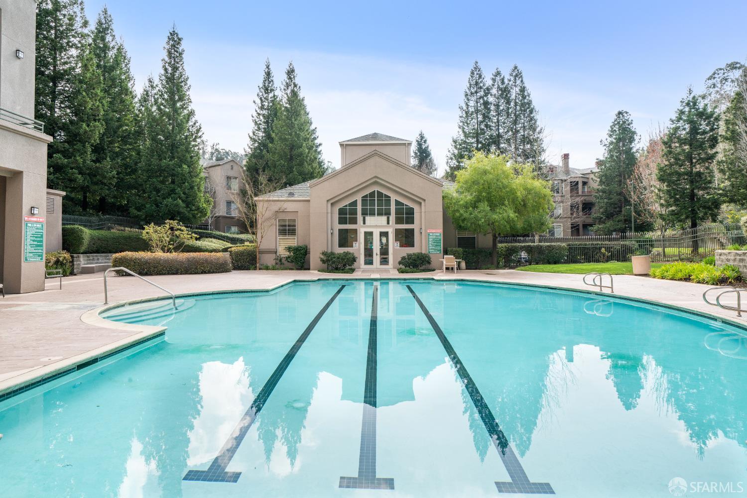 Detail Gallery Image 7 of 11 For 220 Caldecott Ln #311,  Oakland,  CA 94618 - 2 Beds | 2 Baths