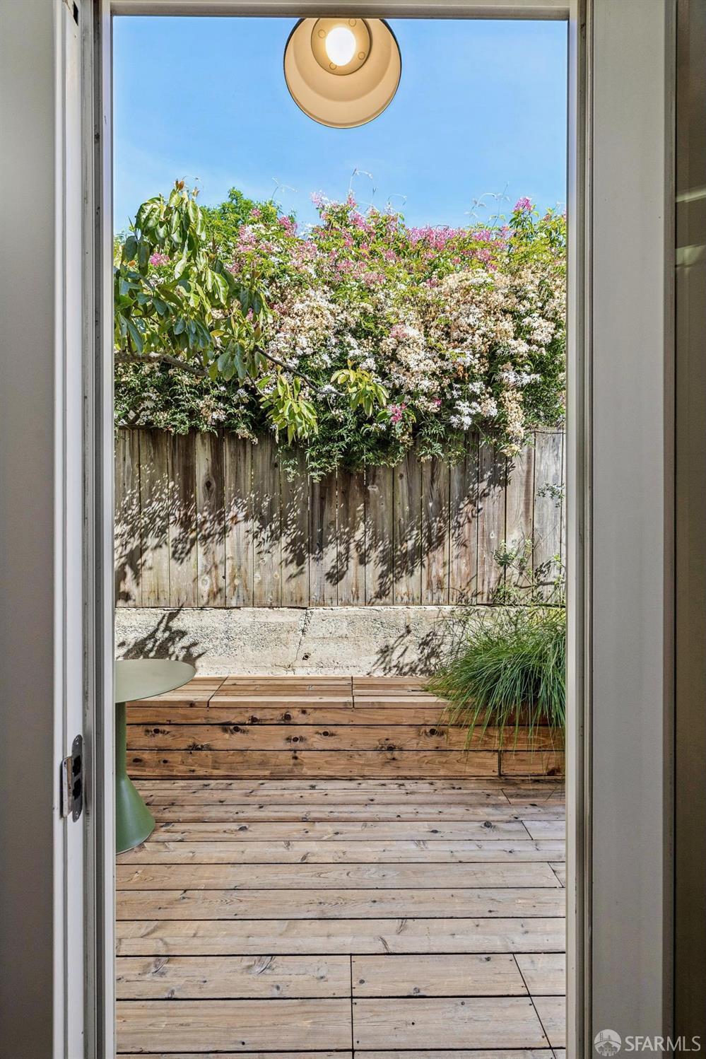 Detail Gallery Image 14 of 27 For 709 Eugenia Ave, San Francisco,  CA 94110 - 2 Beds | 1 Baths