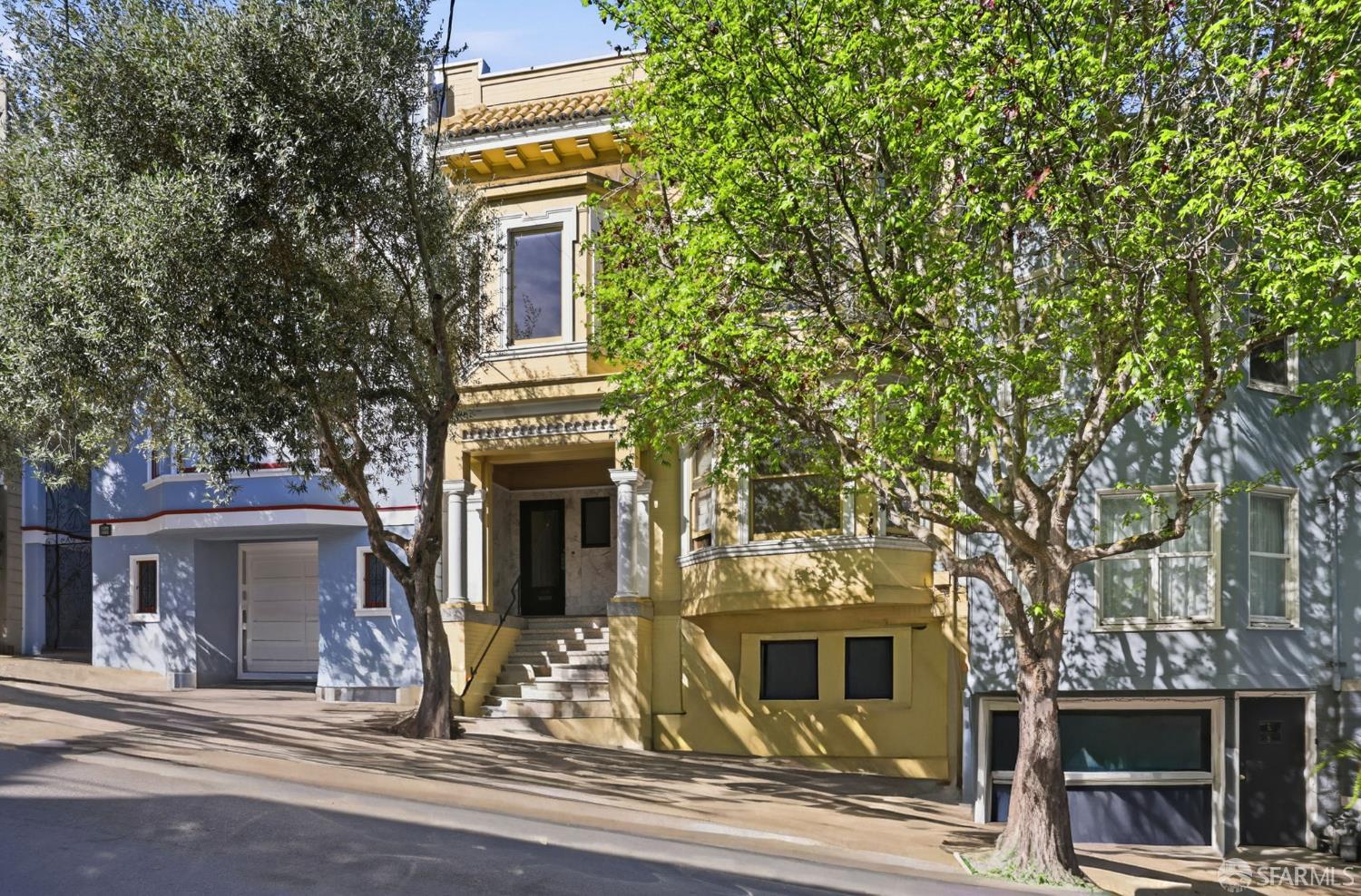 Detail Gallery Image 3 of 45 For 1319 Cole St, San Francisco,  CA 94117 - 4 Beds | 2 Baths