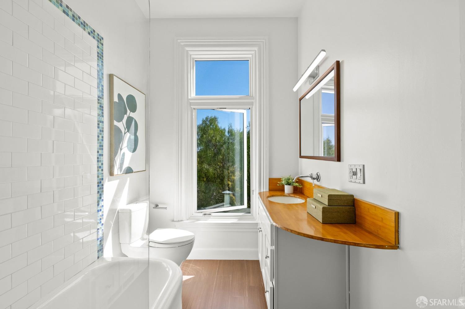 Detail Gallery Image 33 of 79 For 569 Capp St, San Francisco,  CA 94110 - 5 Beds | 3 Baths