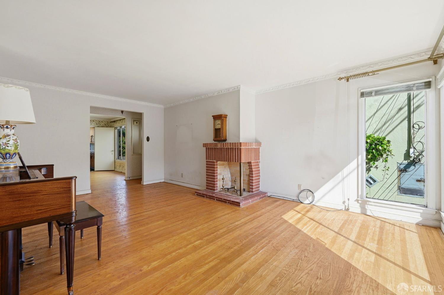 Detail Gallery Image 6 of 43 For 77 Lapham Way, San Francisco,  CA 94112 - 2 Beds | 1 Baths