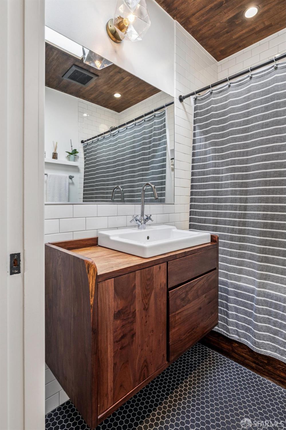 Detail Gallery Image 19 of 27 For 709 Eugenia Ave, San Francisco,  CA 94110 - 2 Beds | 1 Baths