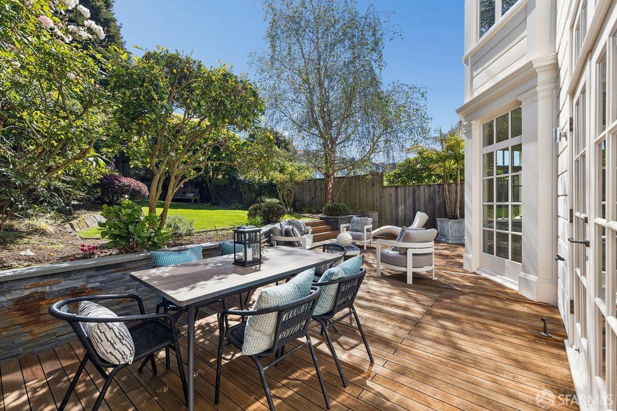 Detail Gallery Image 23 of 76 For 2649 Green St, San Francisco,  CA 94123 - 6 Beds | 6/1 Baths