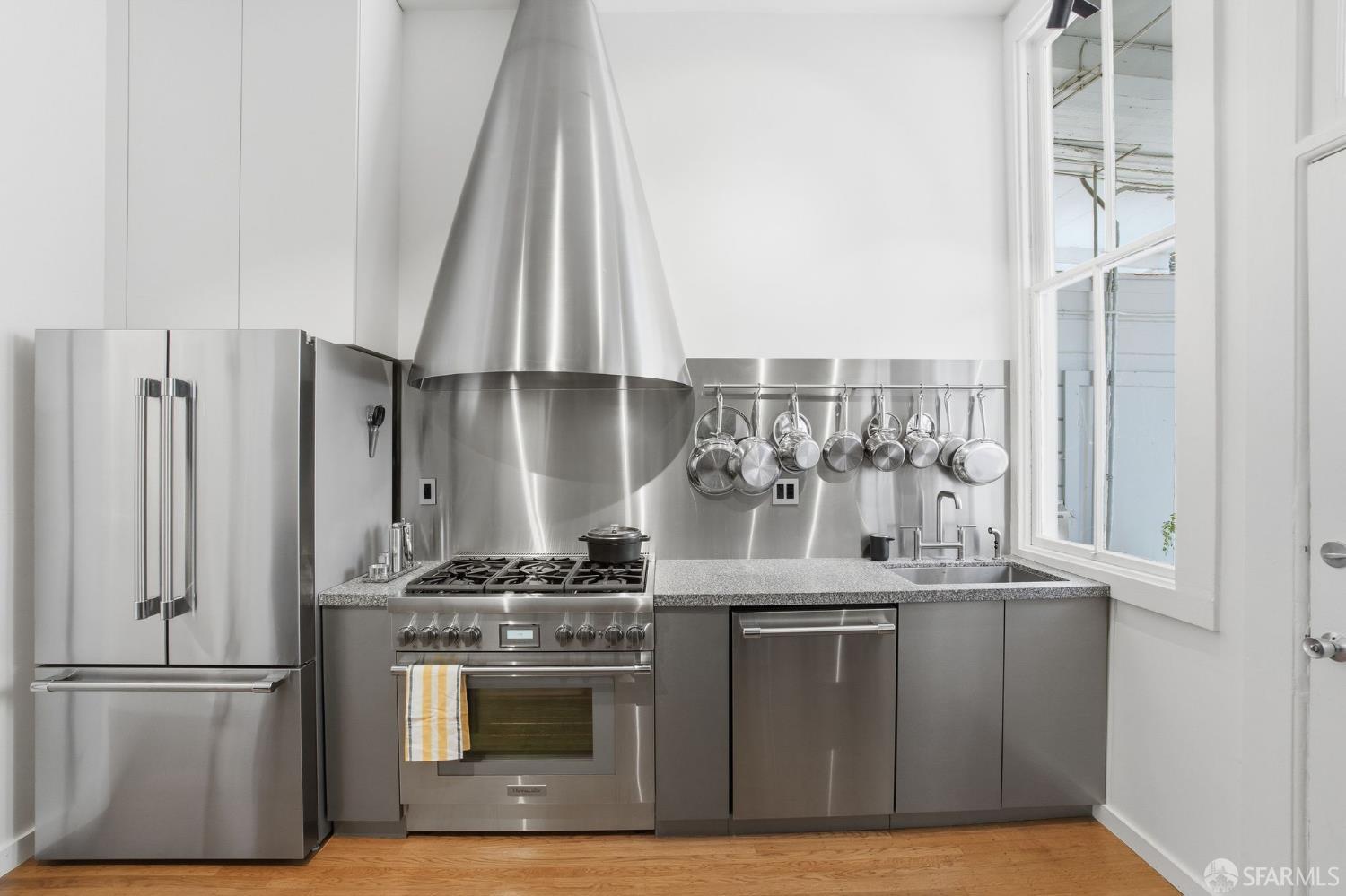 Detail Gallery Image 10 of 32 For 2698 Sutter St, San Francisco,  CA 94115 - 2 Beds | 1/1 Baths