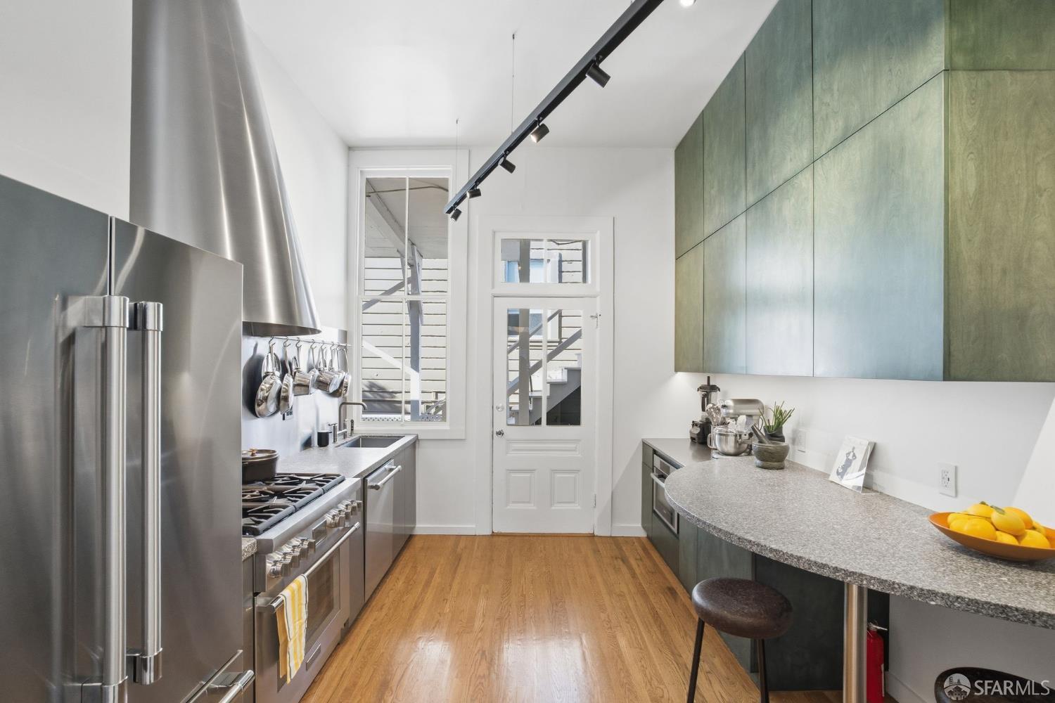 Detail Gallery Image 11 of 32 For 2698 Sutter St, San Francisco,  CA 94115 - 2 Beds | 1/1 Baths