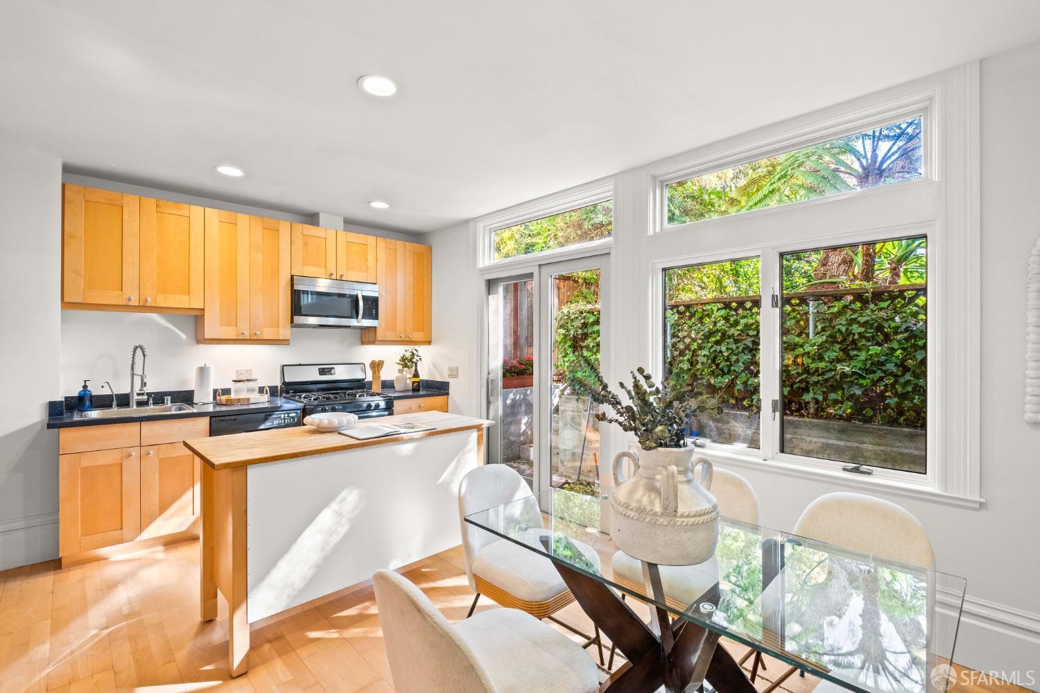 Detail Gallery Image 38 of 59 For 569 Capp St, San Francisco,  CA 94110 - – Beds | – Baths