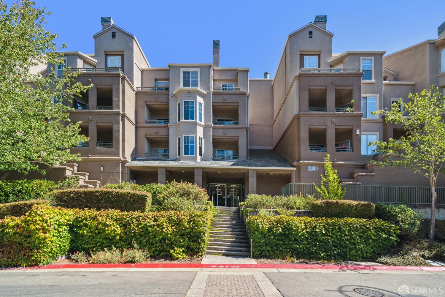 Detail Gallery Image 9 of 11 For 220 Caldecott Ln #311,  Oakland,  CA 94618 - 2 Beds | 2 Baths
