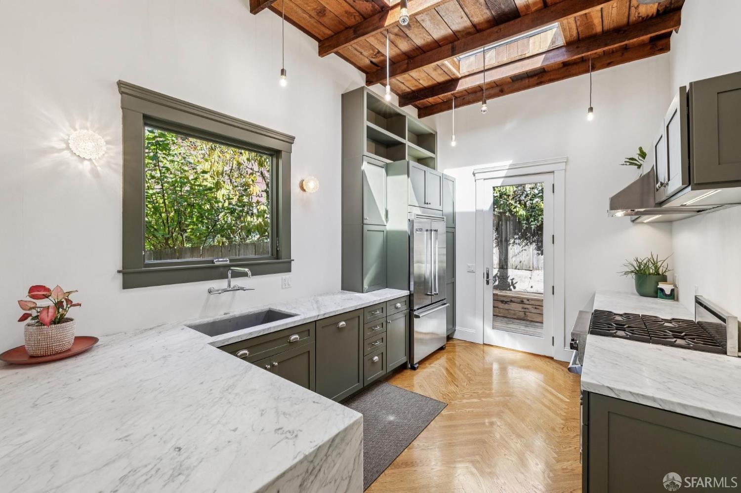 Detail Gallery Image 13 of 27 For 709 Eugenia Ave, San Francisco,  CA 94110 - 2 Beds | 1 Baths