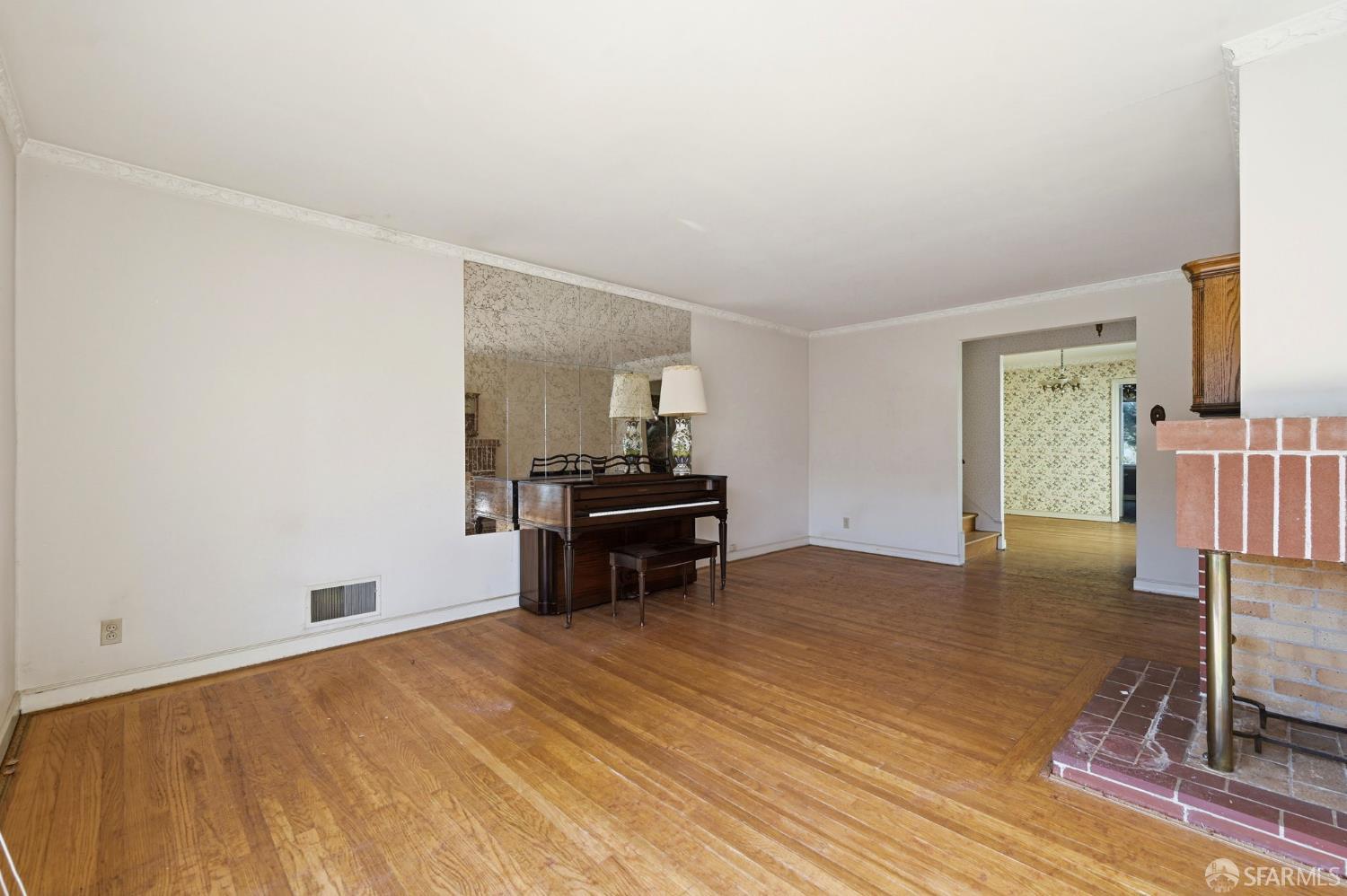 Detail Gallery Image 9 of 43 For 77 Lapham Way, San Francisco,  CA 94112 - 2 Beds | 1 Baths