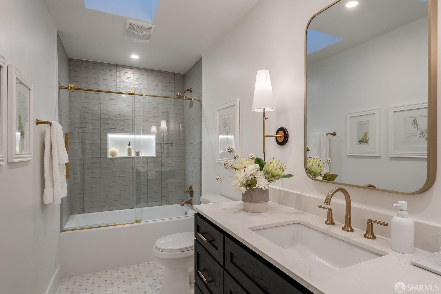 Detail Gallery Image 11 of 77 For 249 Gold Mine Dr, San Francisco,  CA 94131 - 4 Beds | 3 Baths