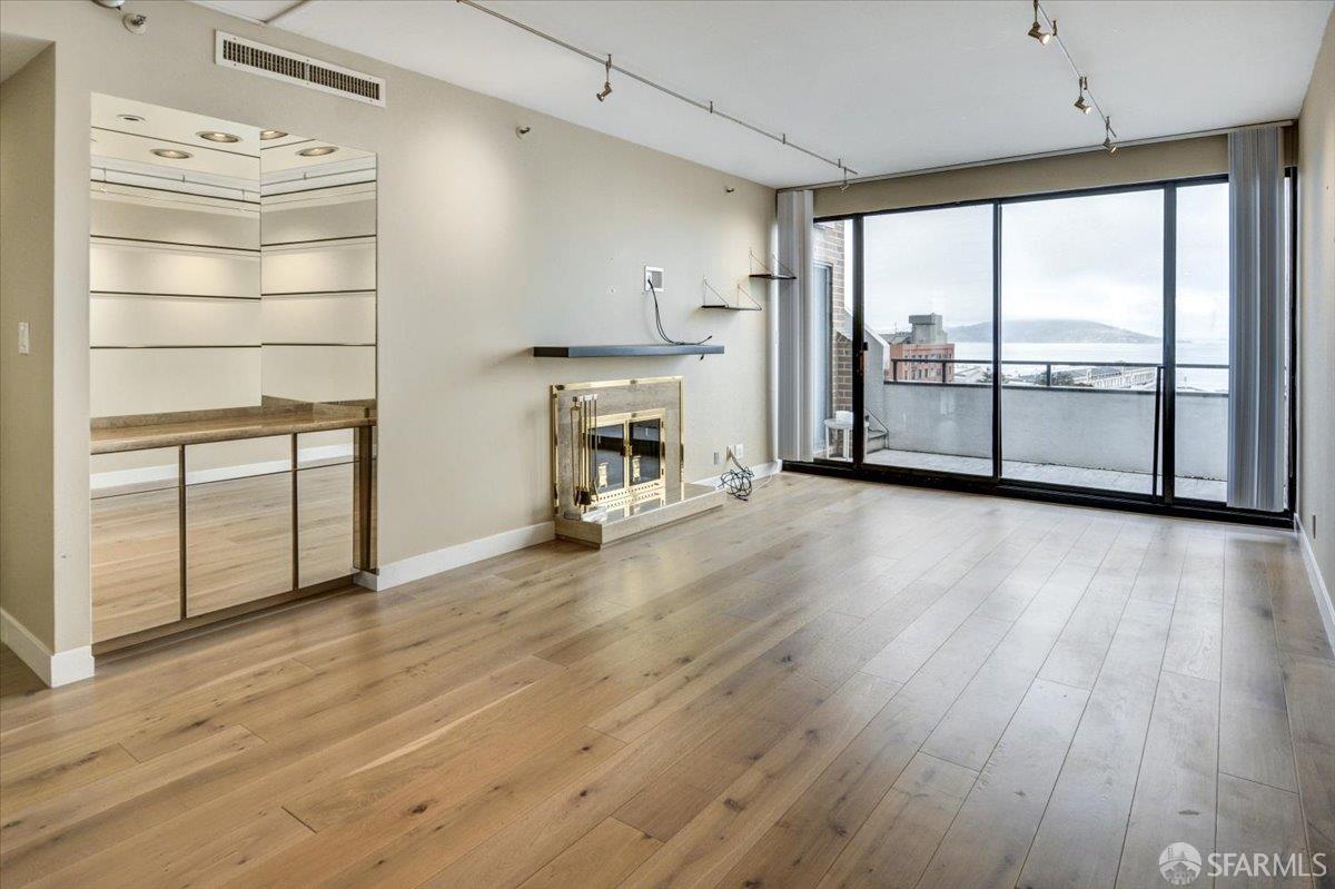 Detail Gallery Image 3 of 25 For 101 Lombard St 903w,  San Francisco,  CA 94111 - 2 Beds | 2 Baths