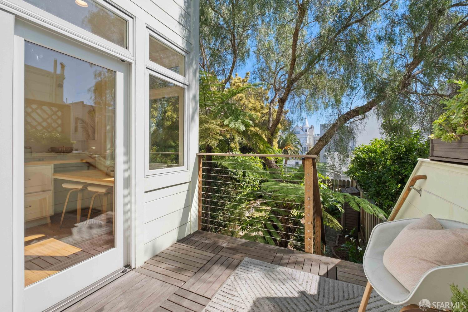 Detail Gallery Image 17 of 79 For 569 Capp St, San Francisco,  CA 94110 - 5 Beds | 3 Baths