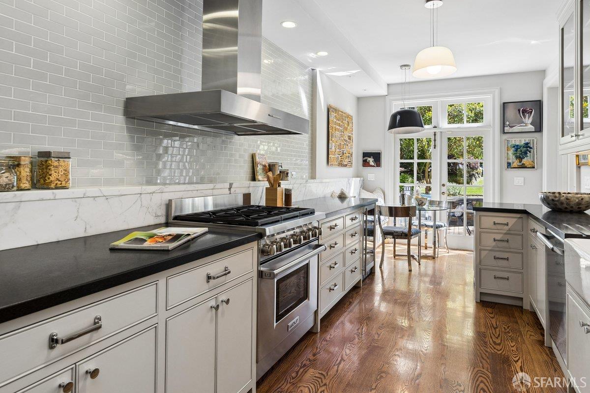 Detail Gallery Image 14 of 76 For 2649 Green St, San Francisco,  CA 94123 - 6 Beds | 6/1 Baths