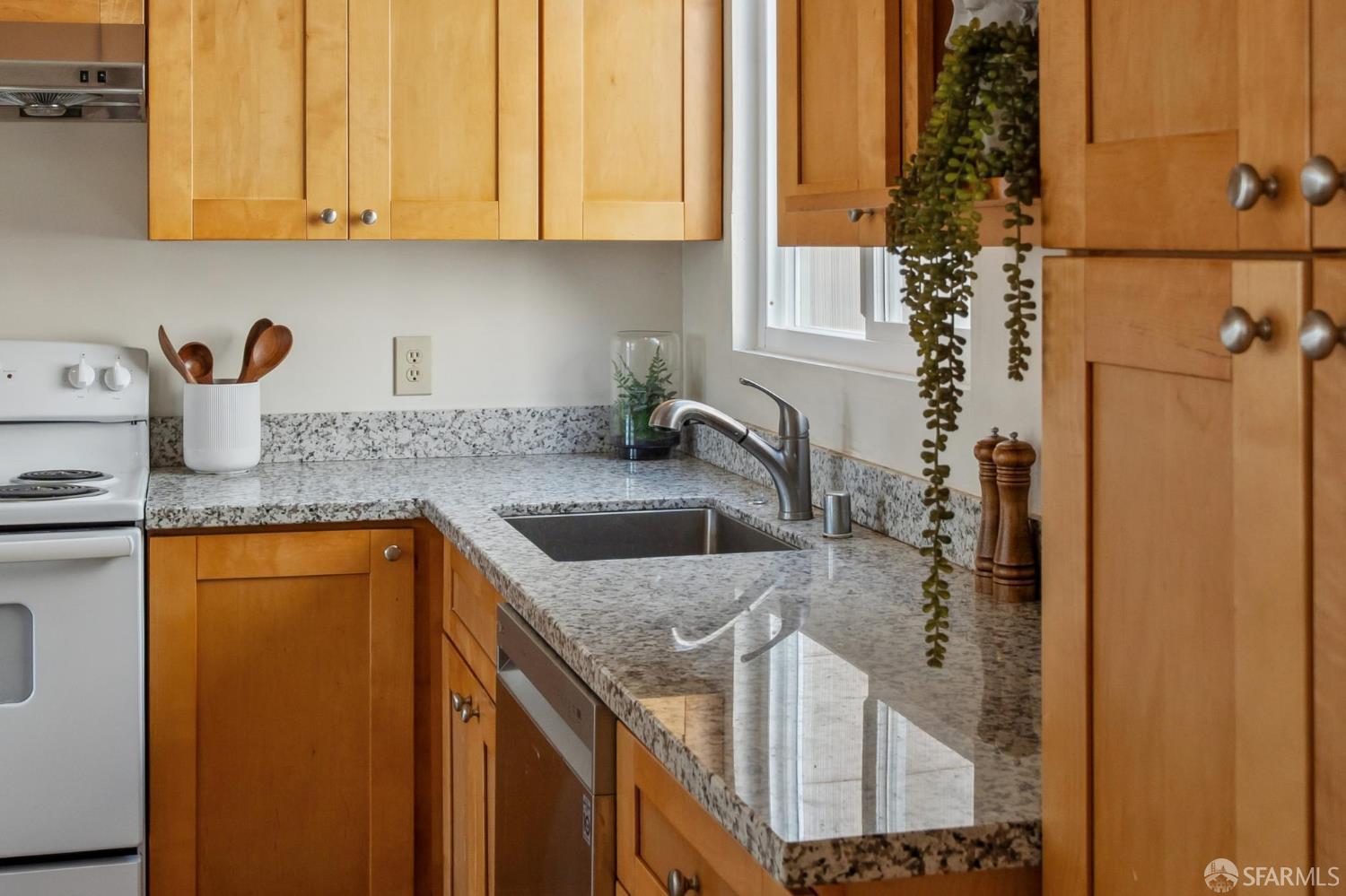 Detail Gallery Image 22 of 64 For 1226 Felton St, San Francisco,  CA 94134 - 5 Beds | 3 Baths