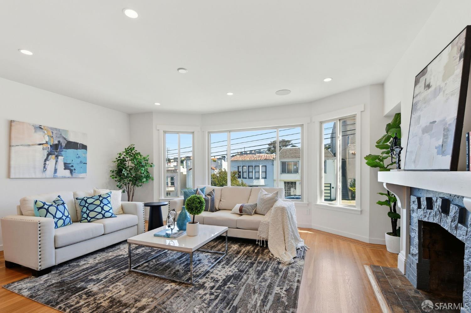 Detail Gallery Image 3 of 42 For 1627 22nd Ave, San Francisco,  CA 94122 - 2 Beds | 1/1 Baths