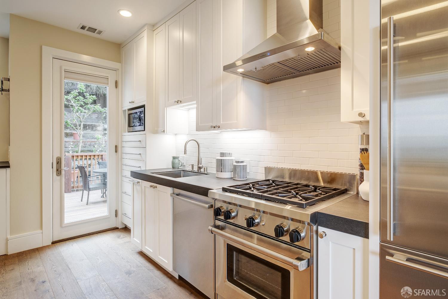 Detail Gallery Image 31 of 43 For 1041 Filbert St, San Francisco,  CA 94133 - 2 Beds | 1/1 Baths