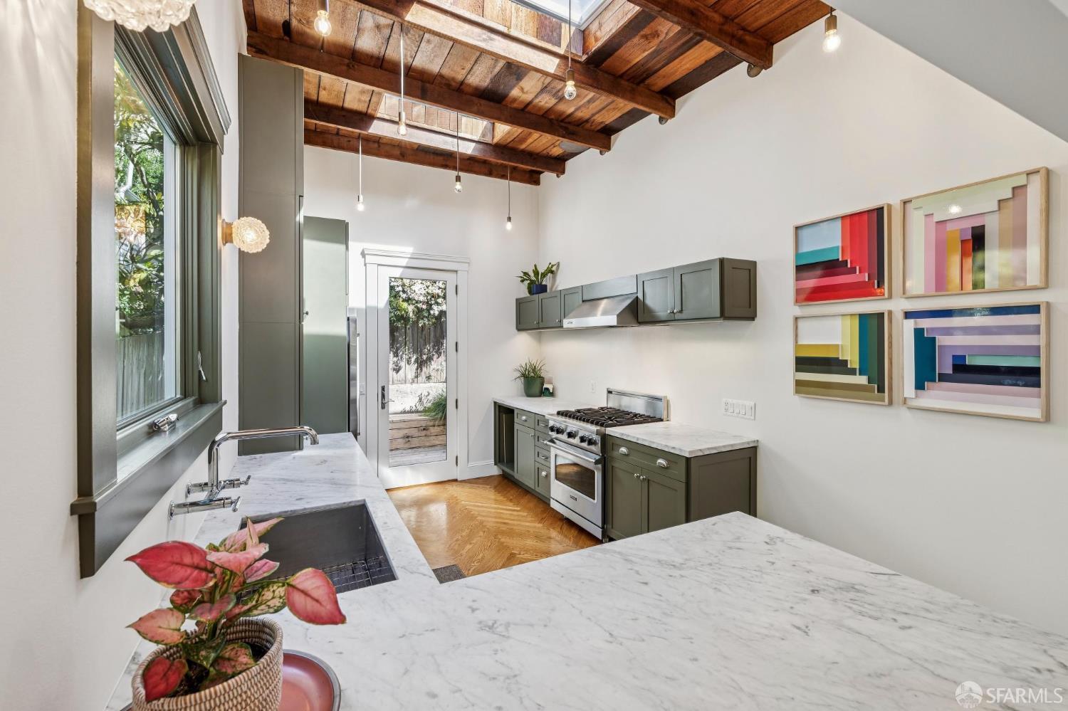 Detail Gallery Image 10 of 27 For 709 Eugenia Ave, San Francisco,  CA 94110 - 2 Beds | 1 Baths