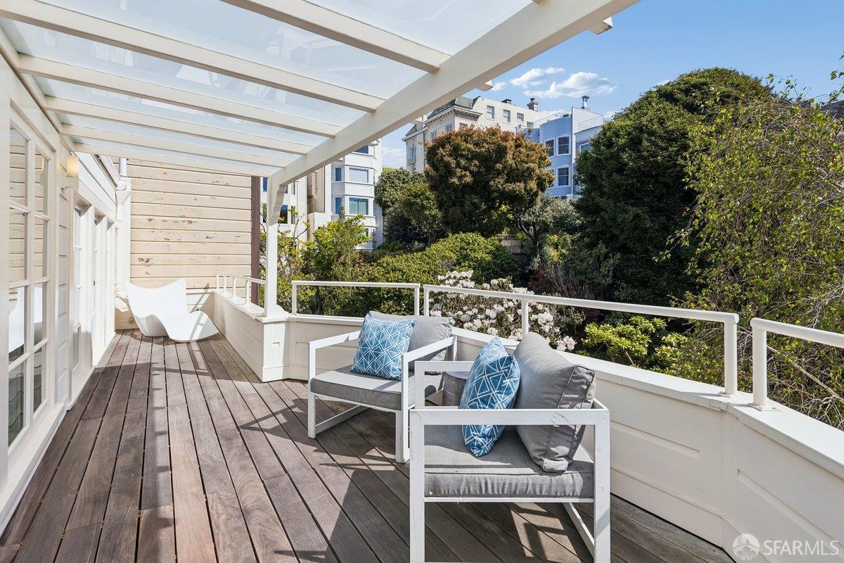 Detail Gallery Image 50 of 76 For 2649 Green St, San Francisco,  CA 94123 - 6 Beds | 6/1 Baths