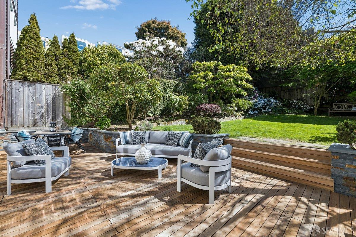 Detail Gallery Image 22 of 76 For 2649 Green St, San Francisco,  CA 94123 - 6 Beds | 6/1 Baths