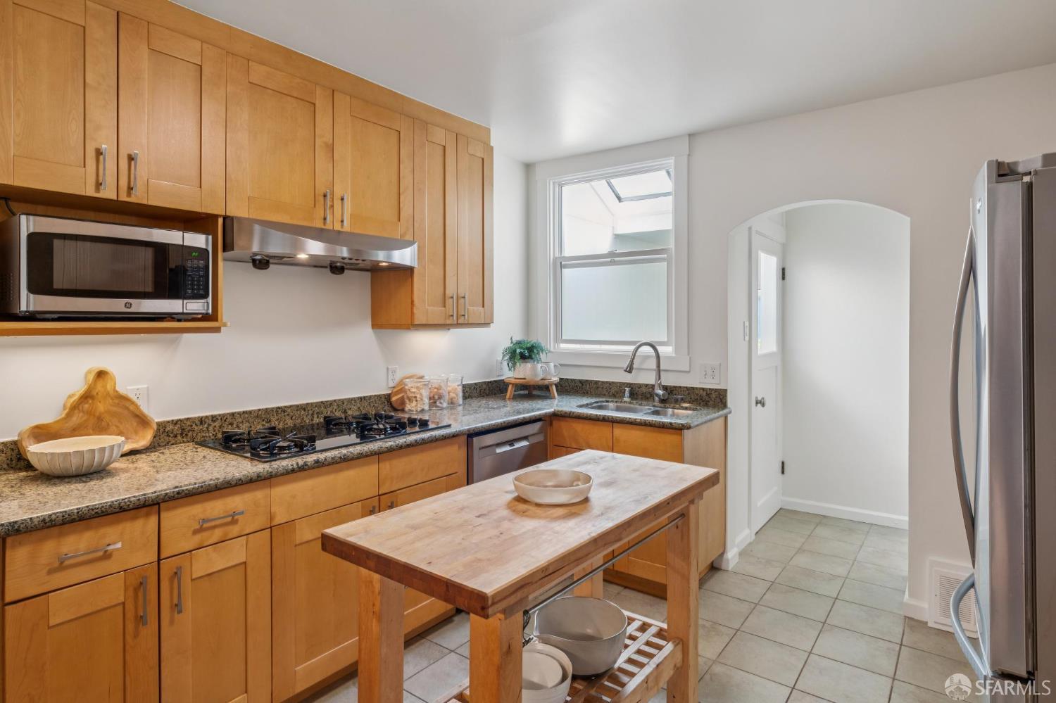 Detail Gallery Image 8 of 25 For 175 Sweeny St, San Francisco,  CA 94134 - 2 Beds | 1 Baths