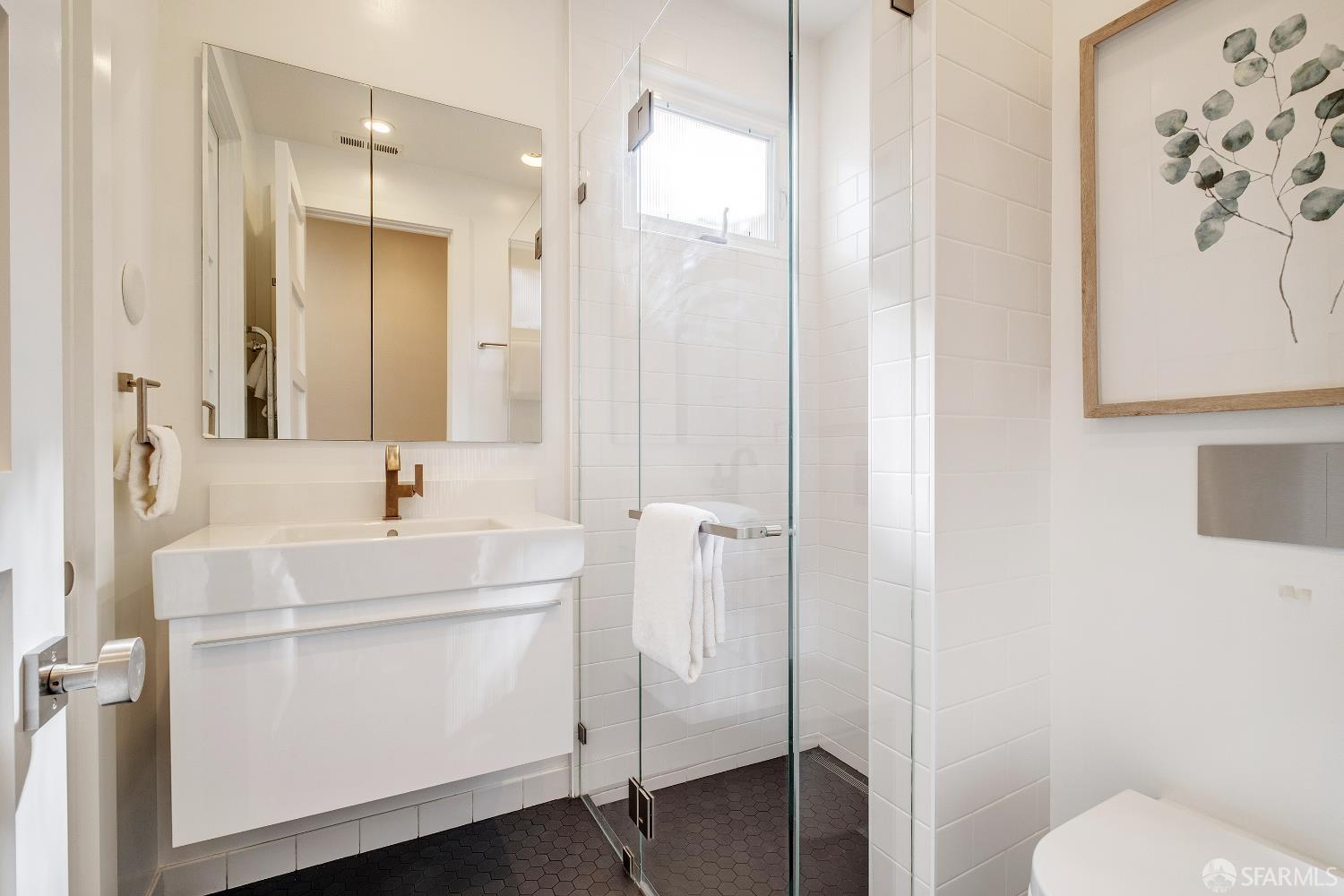 Detail Gallery Image 14 of 43 For 1041 Filbert St, San Francisco,  CA 94133 - 2 Beds | 1/1 Baths