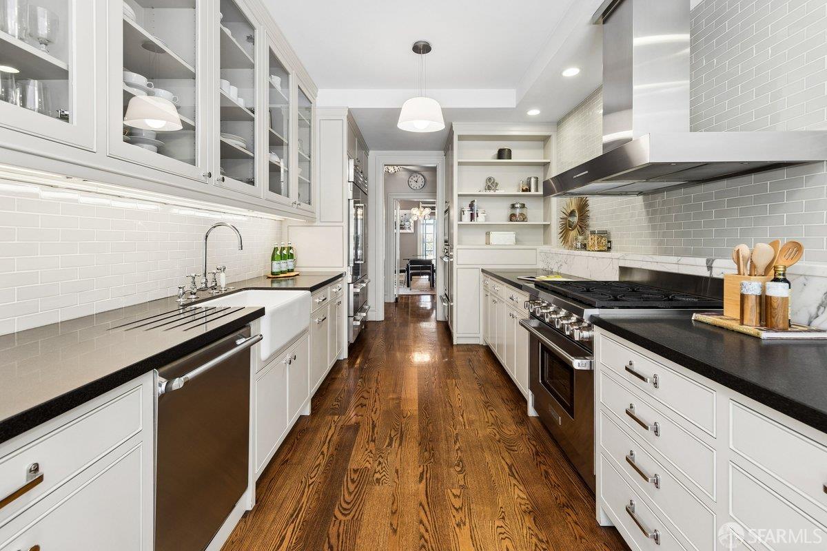 Detail Gallery Image 15 of 76 For 2649 Green St, San Francisco,  CA 94123 - 6 Beds | 6/1 Baths