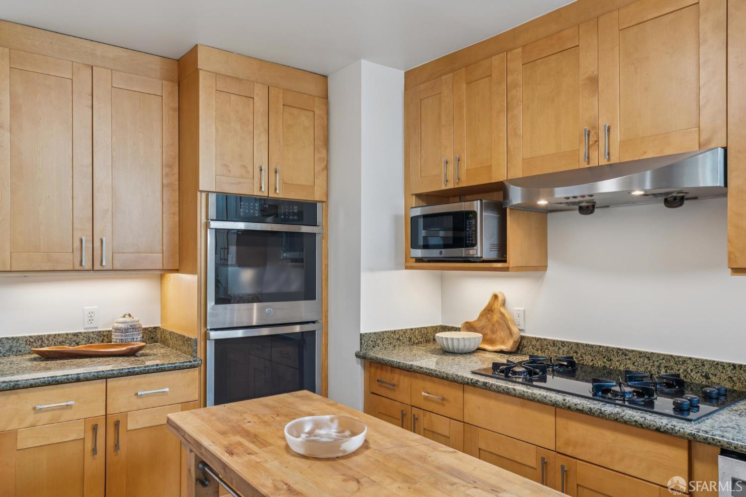 Detail Gallery Image 9 of 25 For 175 Sweeny St, San Francisco,  CA 94134 - 2 Beds | 1 Baths