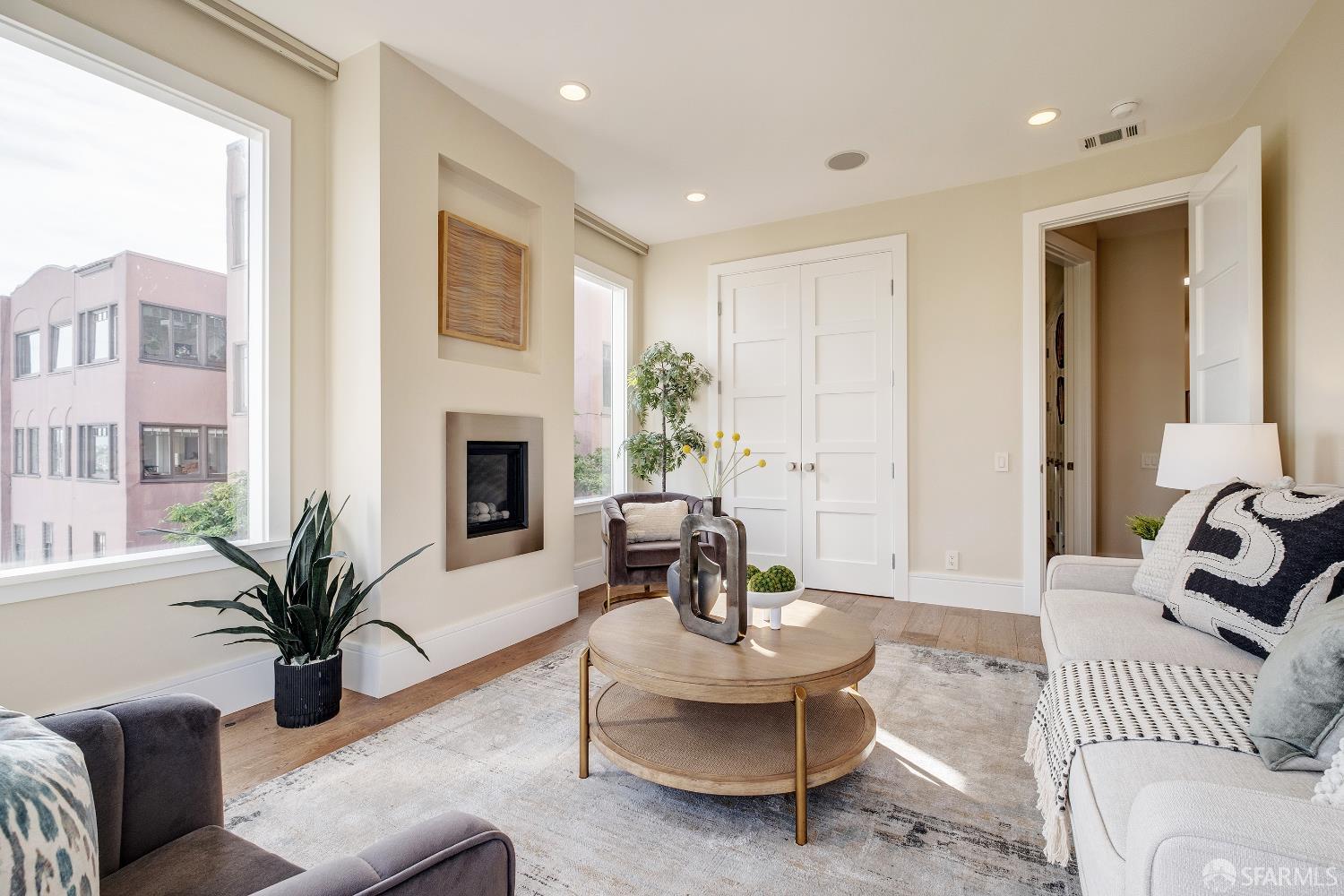 Detail Gallery Image 7 of 43 For 1041 Filbert St, San Francisco,  CA 94133 - 2 Beds | 1/1 Baths