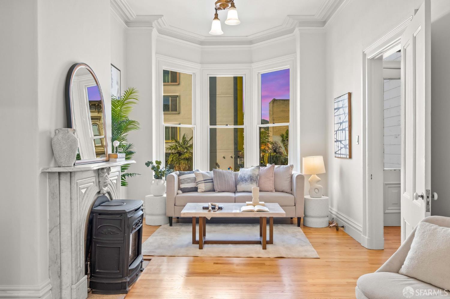 Detail Gallery Image 3 of 79 For 569 Capp St, San Francisco,  CA 94110 - 5 Beds | 3 Baths