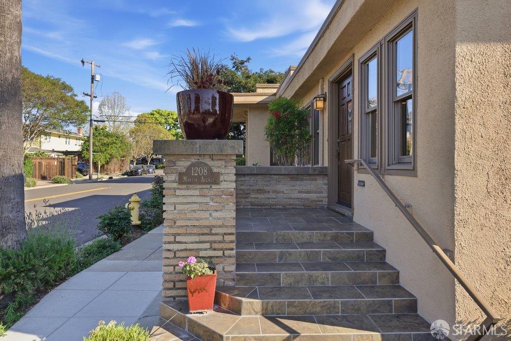 Detail Gallery Image 5 of 82 For 1208 Martin Ave, San Jose,  CA 95126 - 2 Beds | 2 Baths