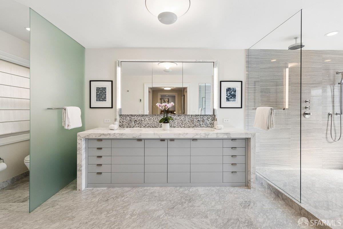 Detail Gallery Image 31 of 76 For 2649 Green St, San Francisco,  CA 94123 - 6 Beds | 6/1 Baths