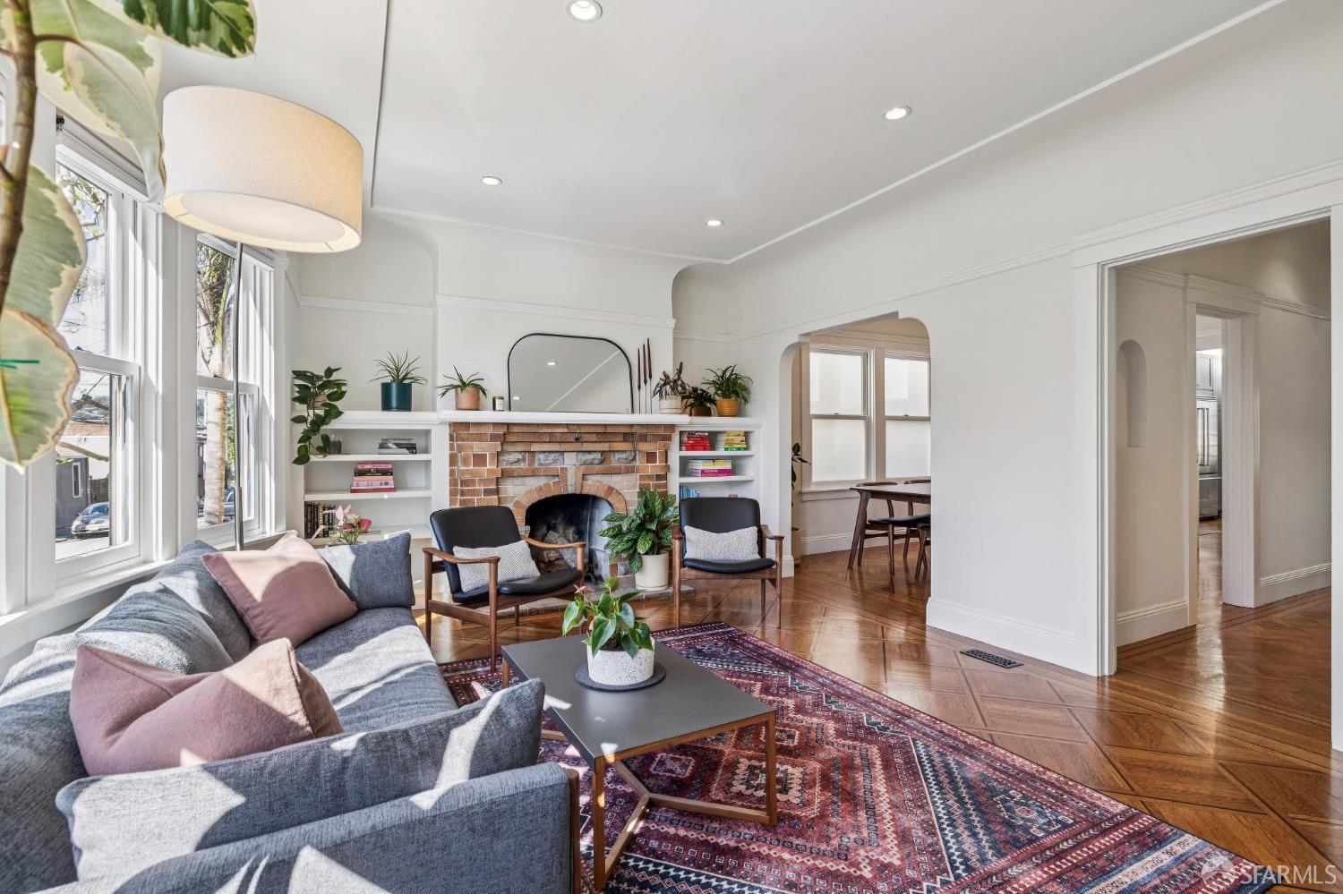 Detail Gallery Image 3 of 27 For 709 Eugenia Ave, San Francisco,  CA 94110 - 2 Beds | 1 Baths