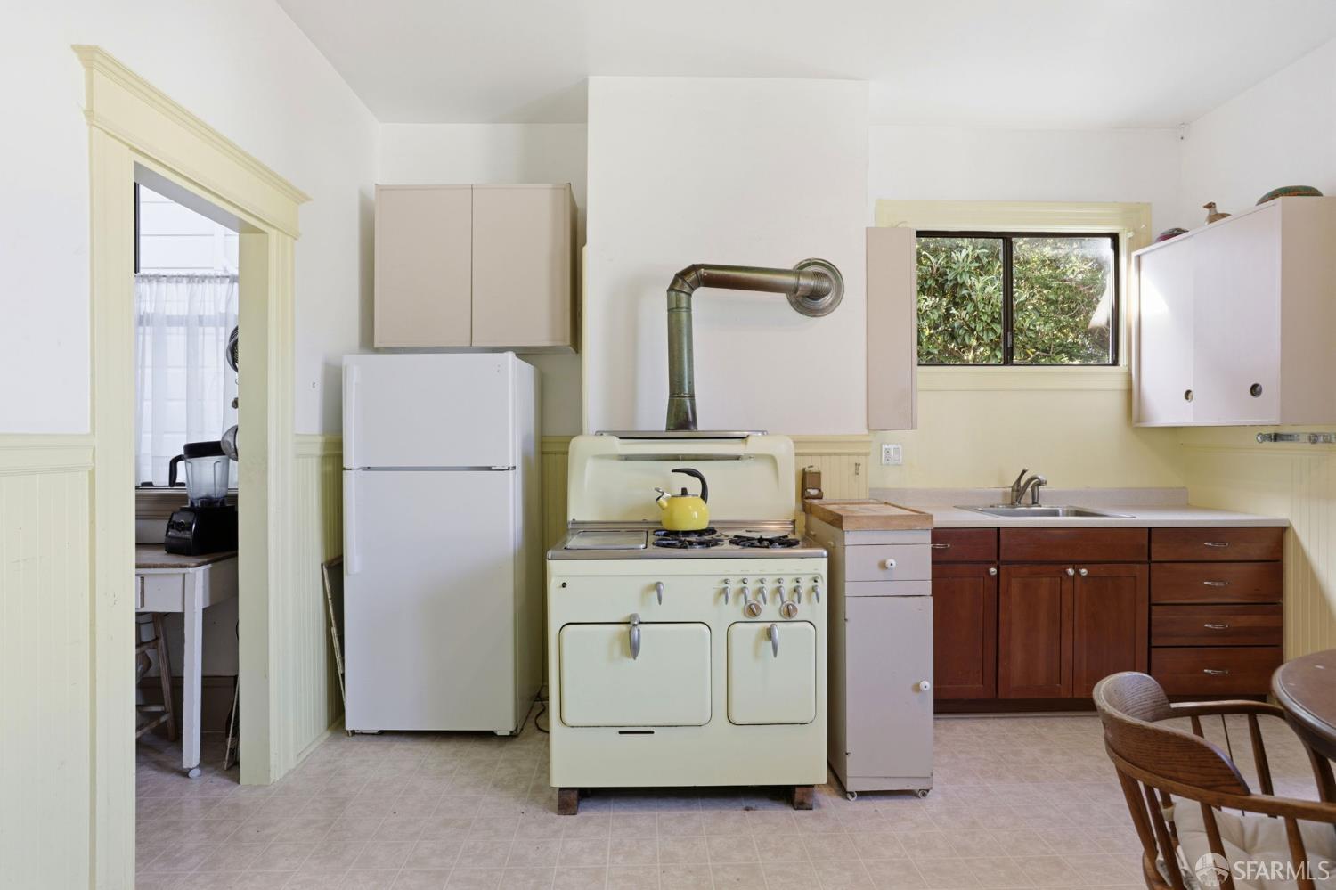 Detail Gallery Image 17 of 45 For 1319 Cole St, San Francisco,  CA 94117 - 4 Beds | 2 Baths