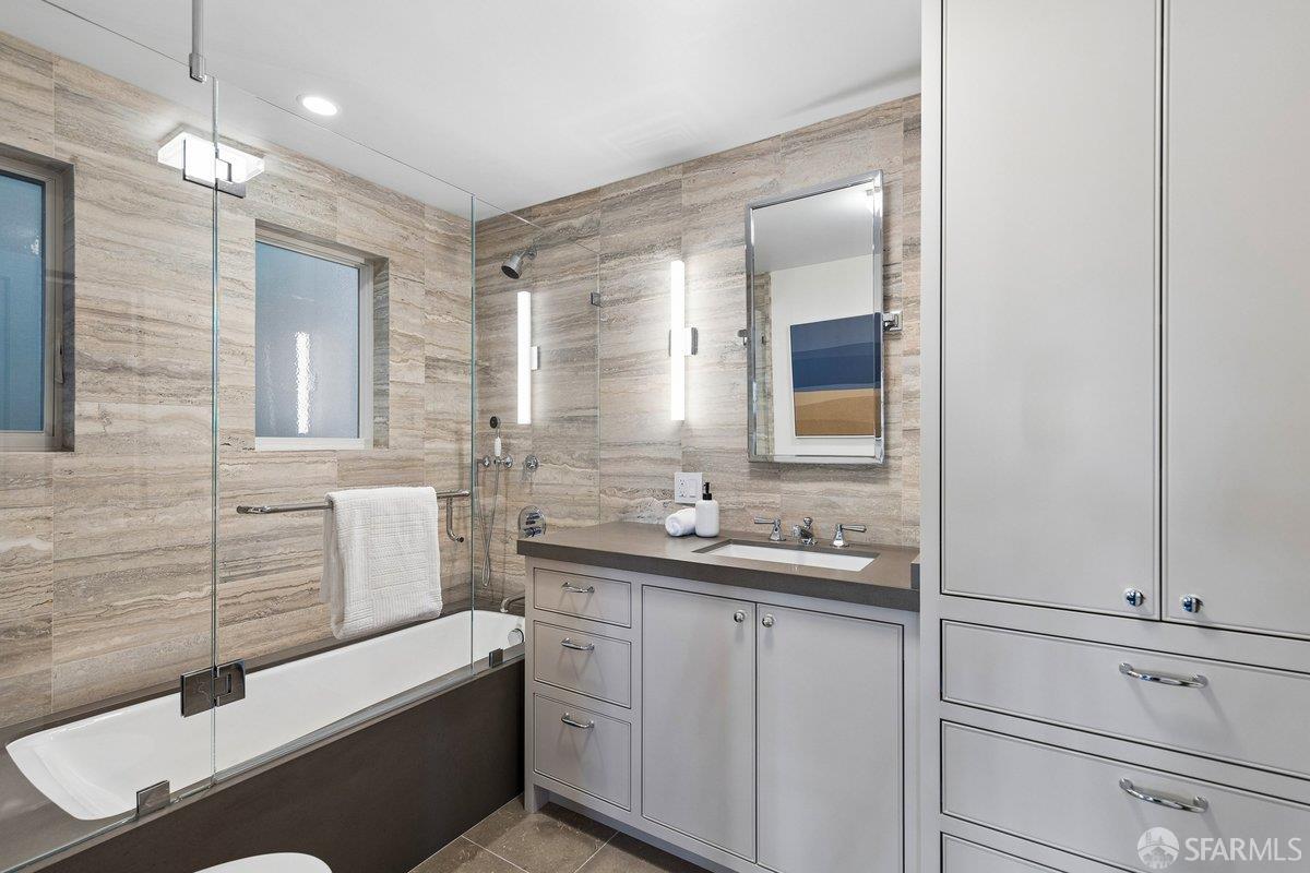 Detail Gallery Image 61 of 76 For 2649 Green St, San Francisco,  CA 94123 - 6 Beds | 6/1 Baths