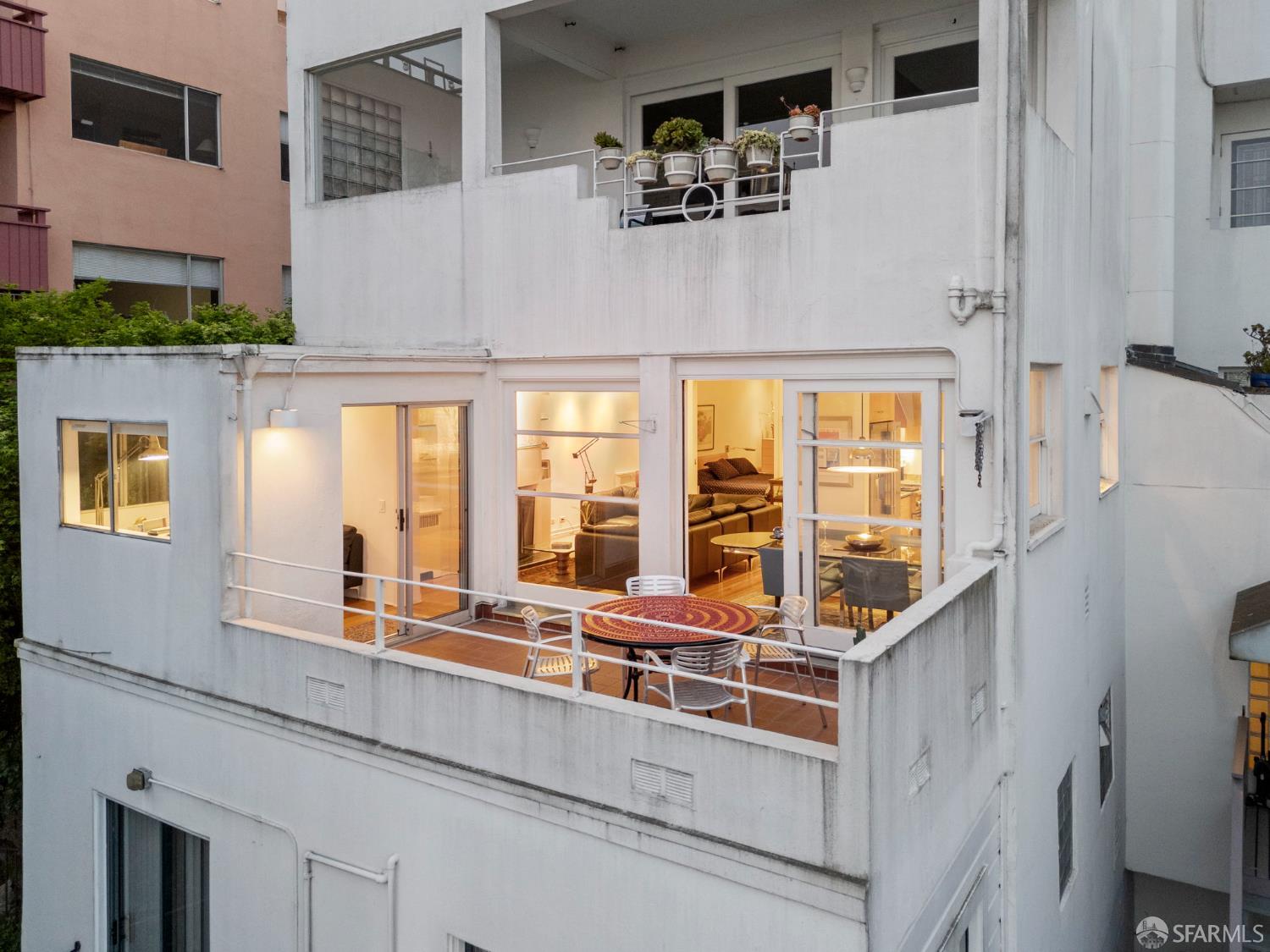 Detail Gallery Image 4 of 64 For 1360 Montgomery St #2,  San Francisco,  CA 94133 - 1 Beds | 1 Baths