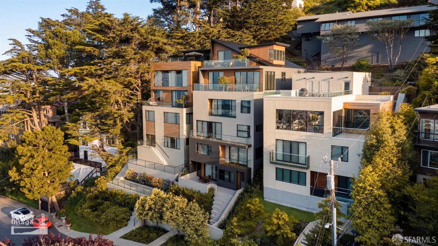 Detail Gallery Image 2 of 10 For 129 Edgehill Way, San Francisco,  CA 94127 - – Beds | – Baths